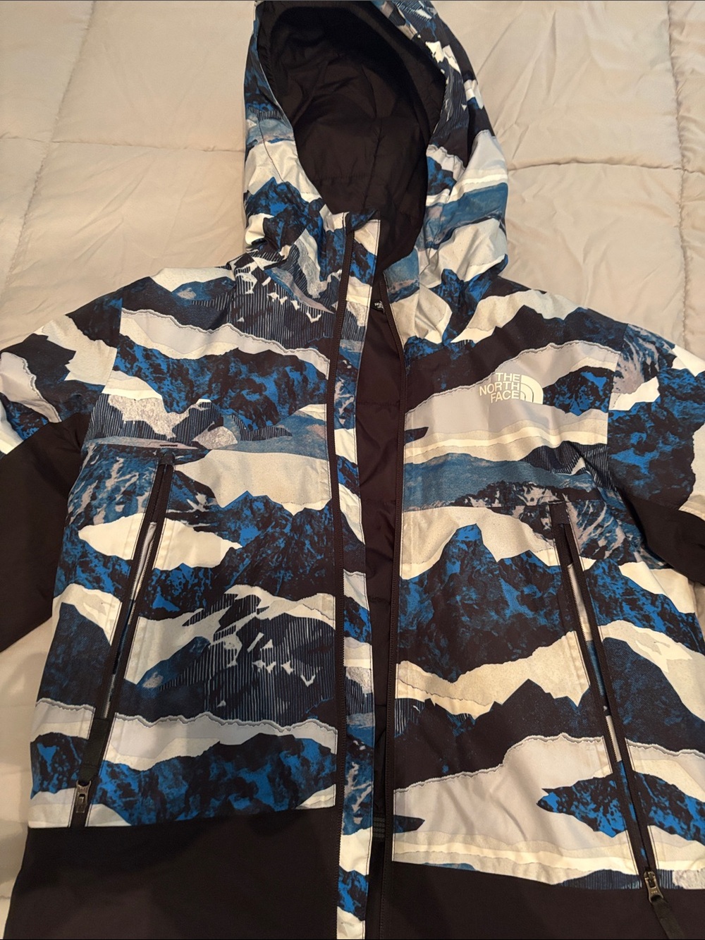 The North Face Kids Blue, Black & White Hooded Puffer Jacket Ski Jacket